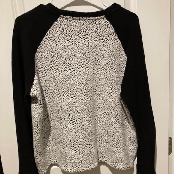 ZARAKNIT BLACK AND WHITE TOP MADE IN TURKEY SIZE LARGE - Picture 3 of 3